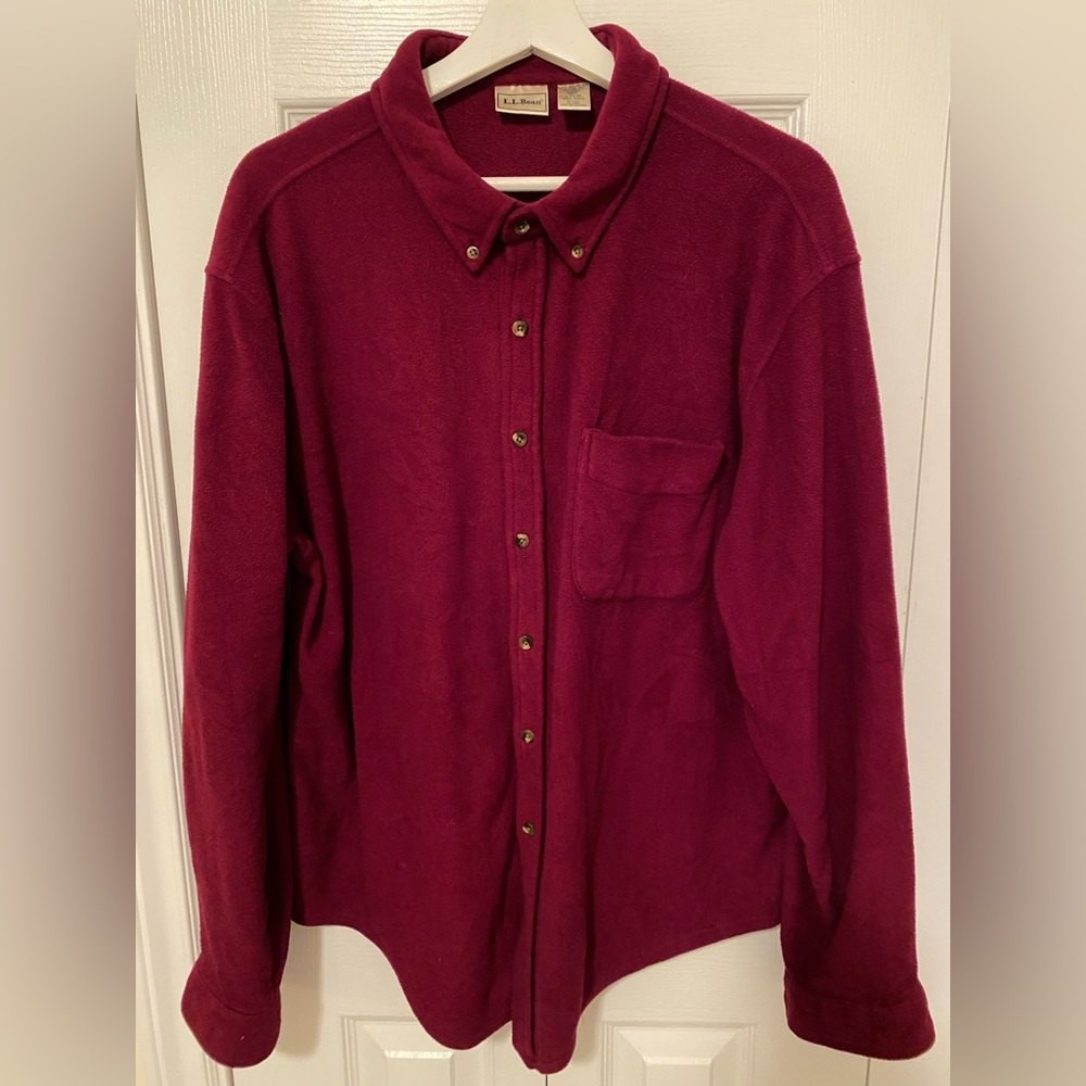 L.L. Bean Men's Classic button up fleece shirt in burgundy Size Medium